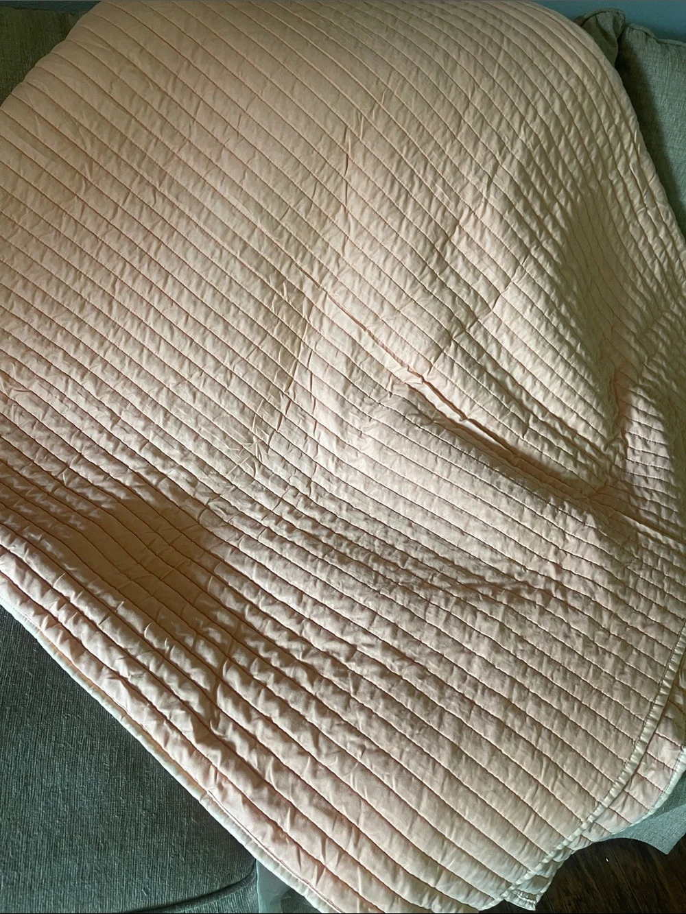 Comforter F/Q peach colored quilted